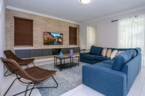 Gorgeous 4 Bed Dream house at Solara Resort